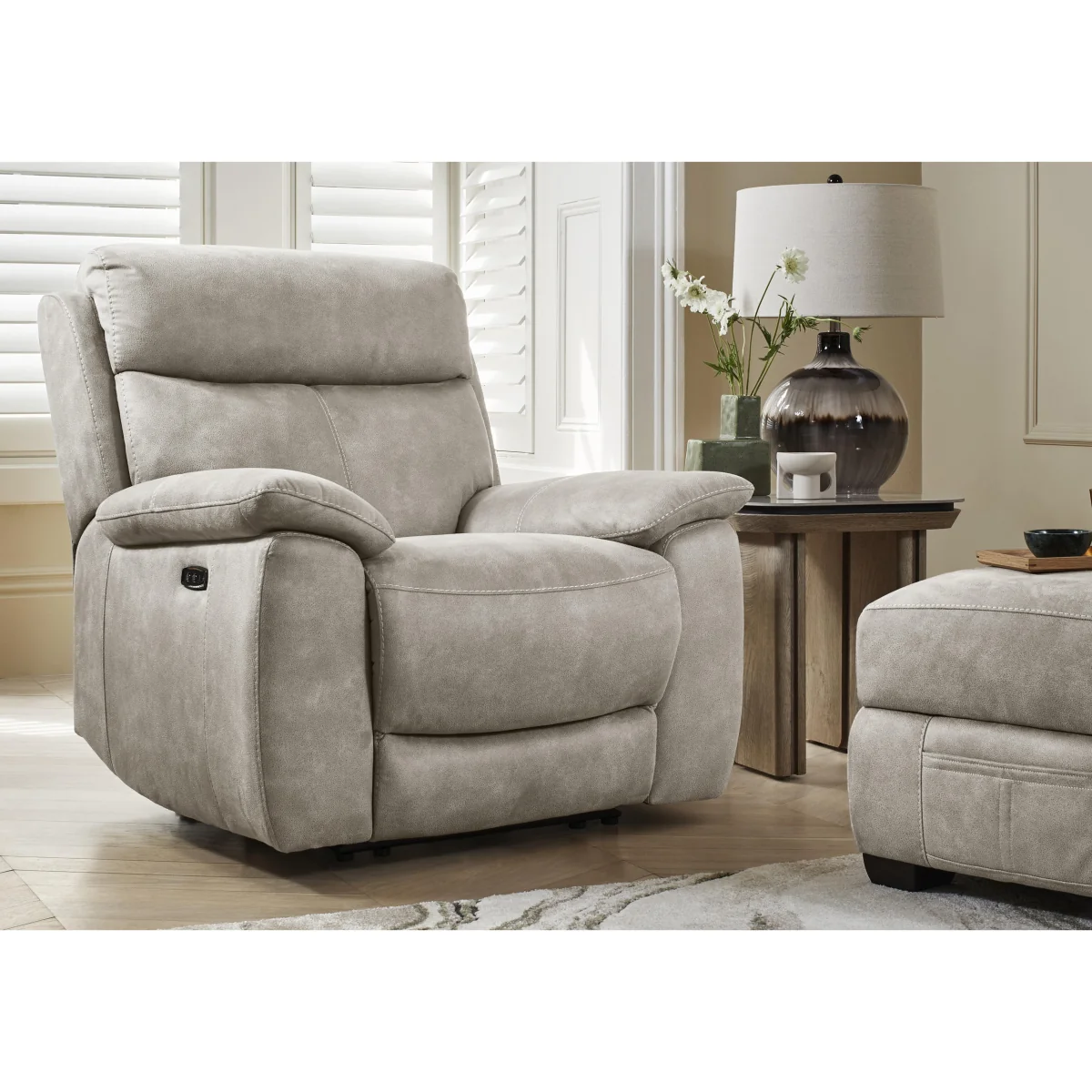 Echo Fabric Power Recliner Chair – image 3