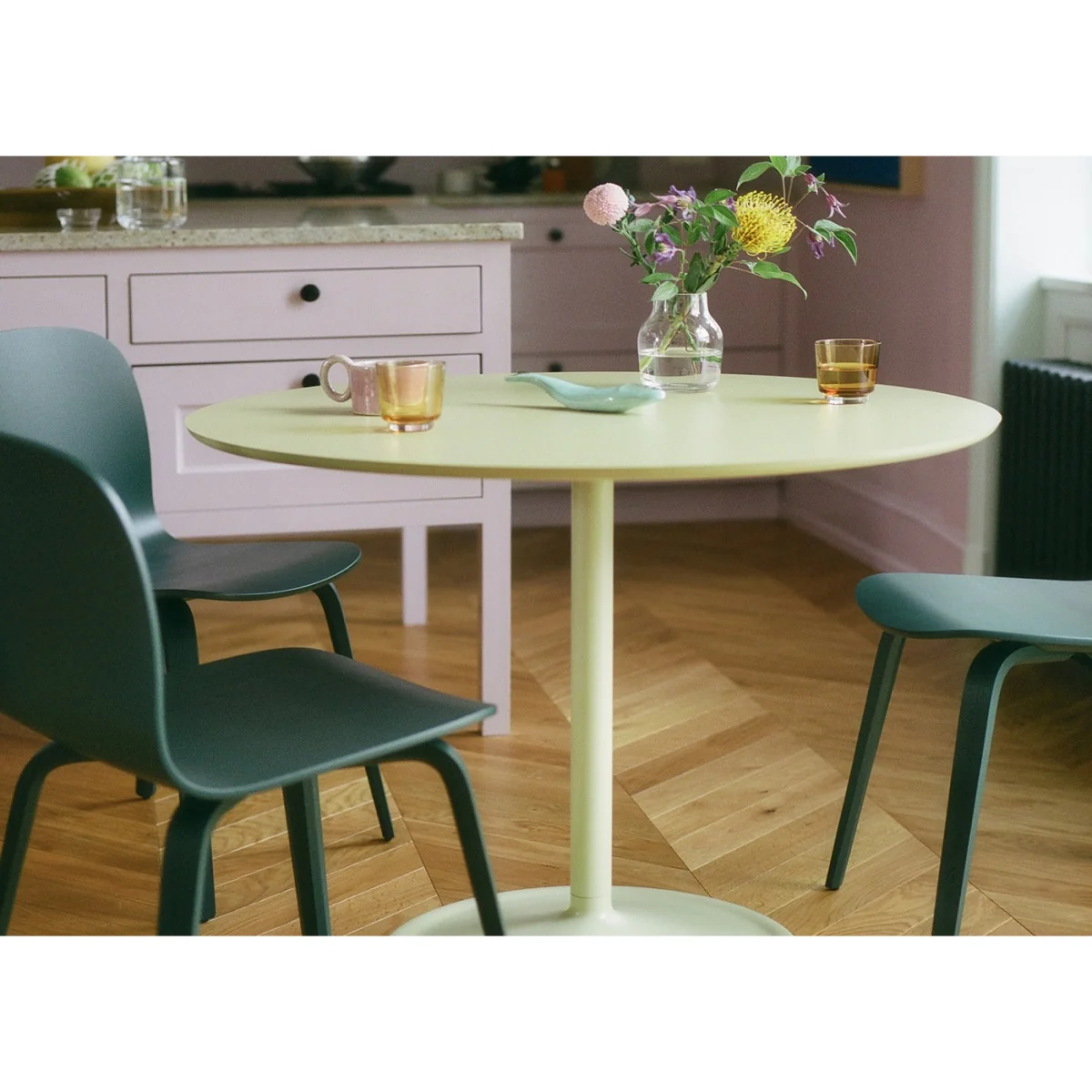 Muuto Visu Chair Wood Base Dark Green – image 2