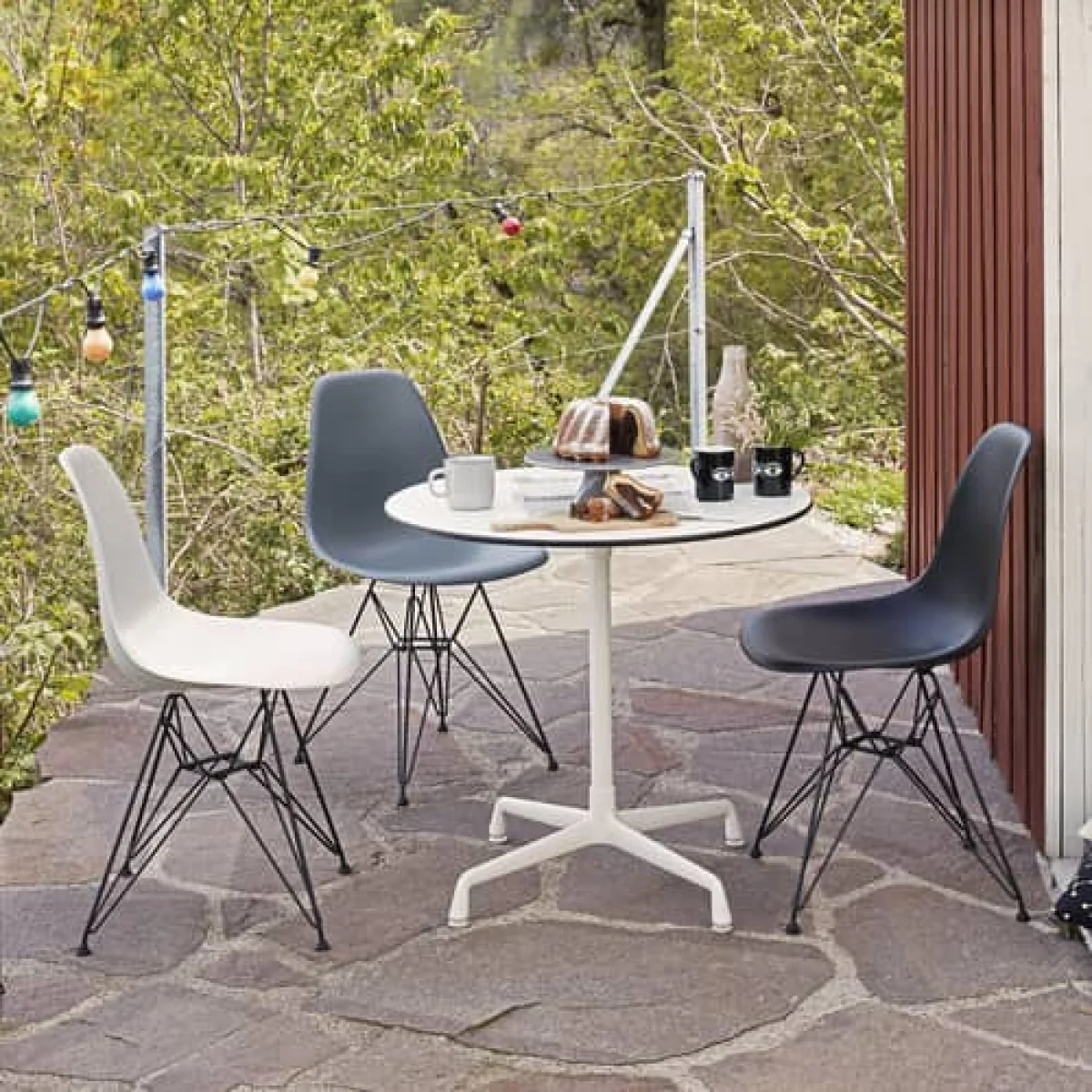 RE DSR - Eames Plastic Side Chair Chair plastic material blue / (1950) - Black legs / Recycled - Vitra – image 3