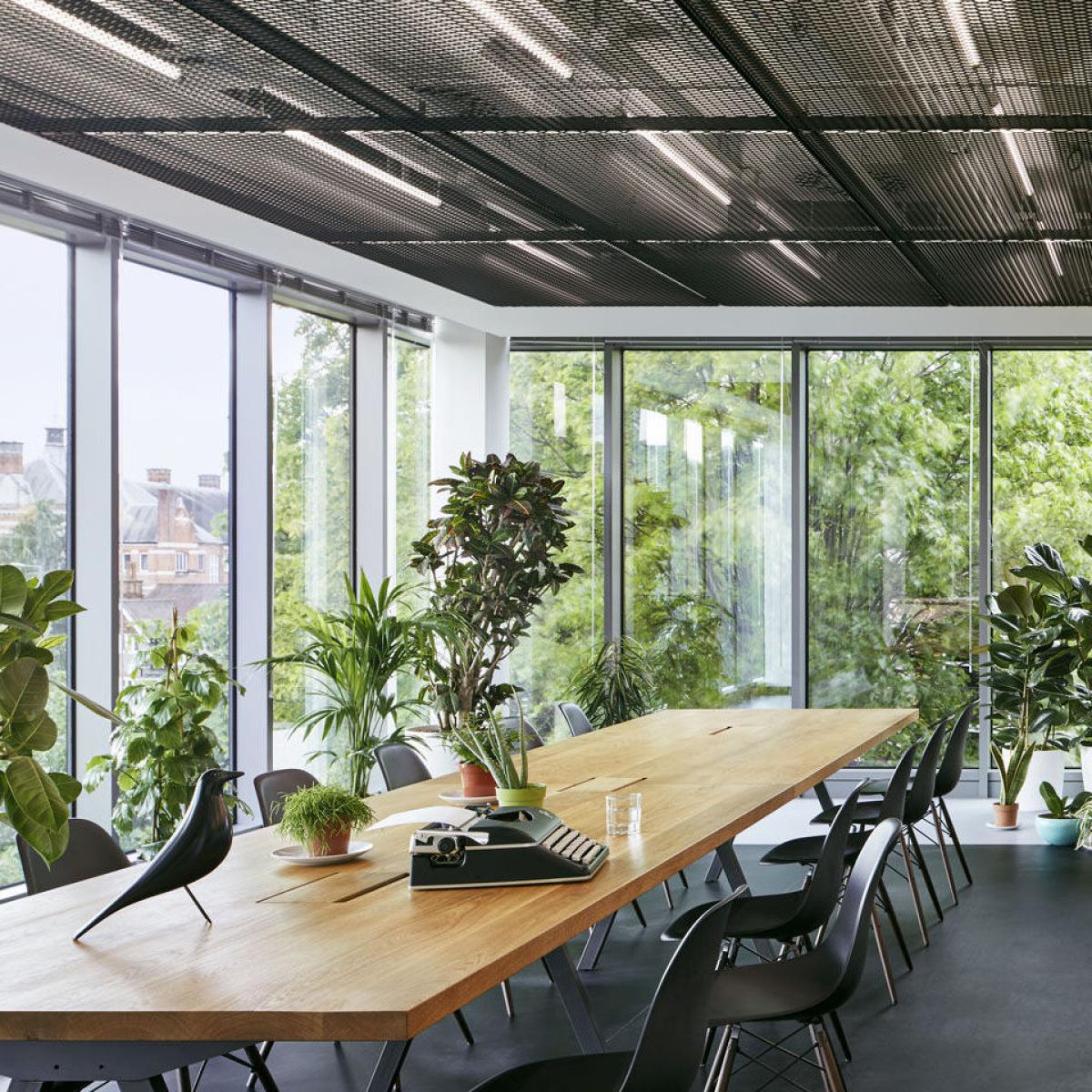 Chair RE DSW - Eames Plastic Side Chair plastic material / (1950) - Dark wood legs / Recycled - Vitra – image 3