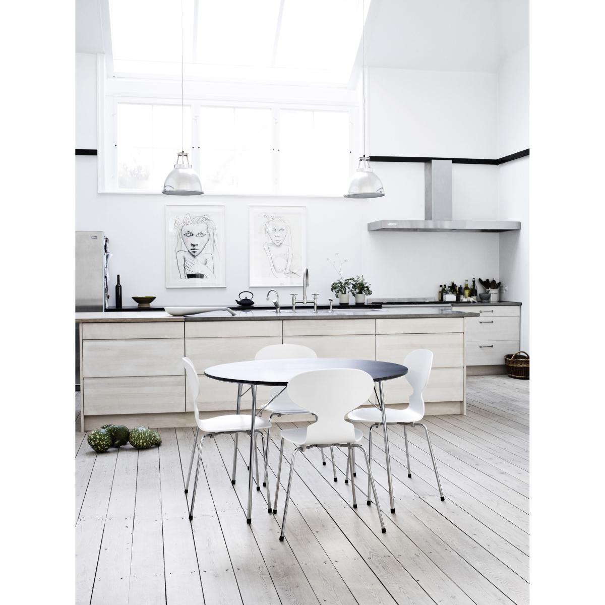 Fourmi Stacking chair - Lacquered wood by Fritz Hansen Black – image 10