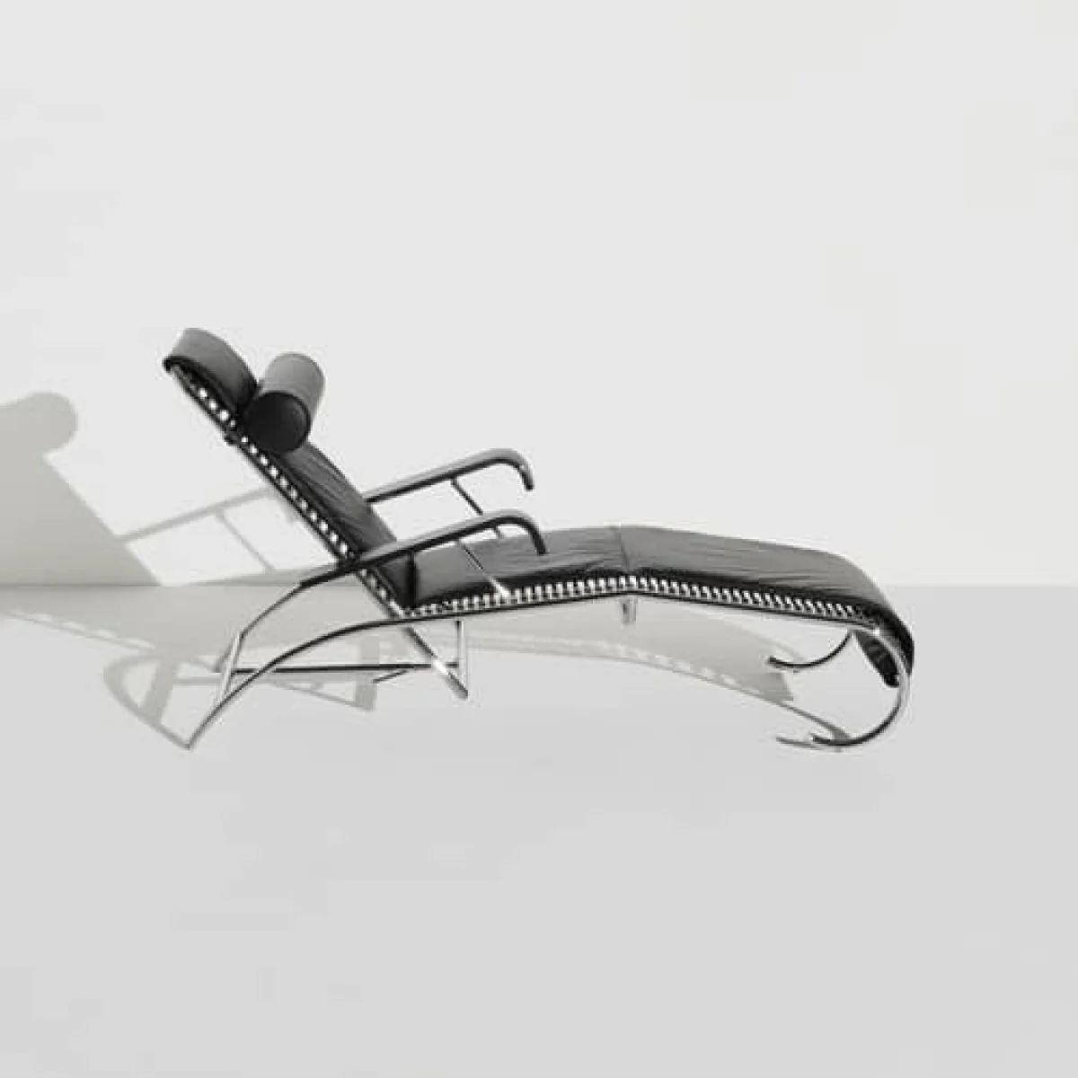Sandows N°114 Reclining chair leather black / Reissue 1927 - Reclining backrest - Petite Friture – image 2