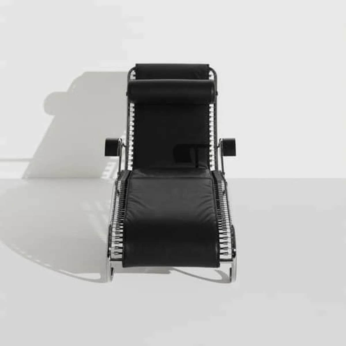 Sandows N°114 Reclining chair leather black / Reissue 1927 - Reclining backrest - Petite Friture – image 3