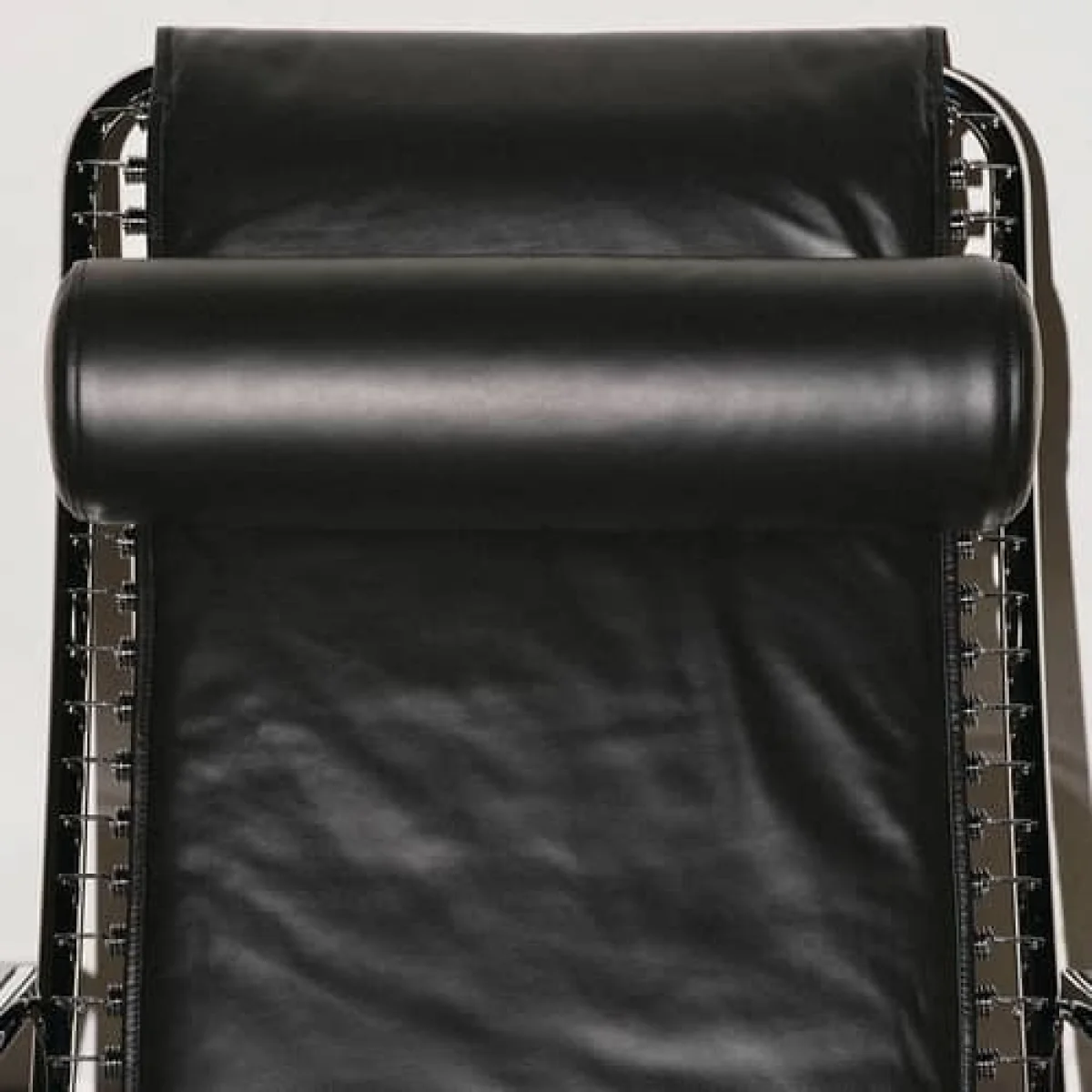 Sandows N°114 Reclining chair leather black / Reissue 1927 - Reclining backrest - Petite Friture – image 10