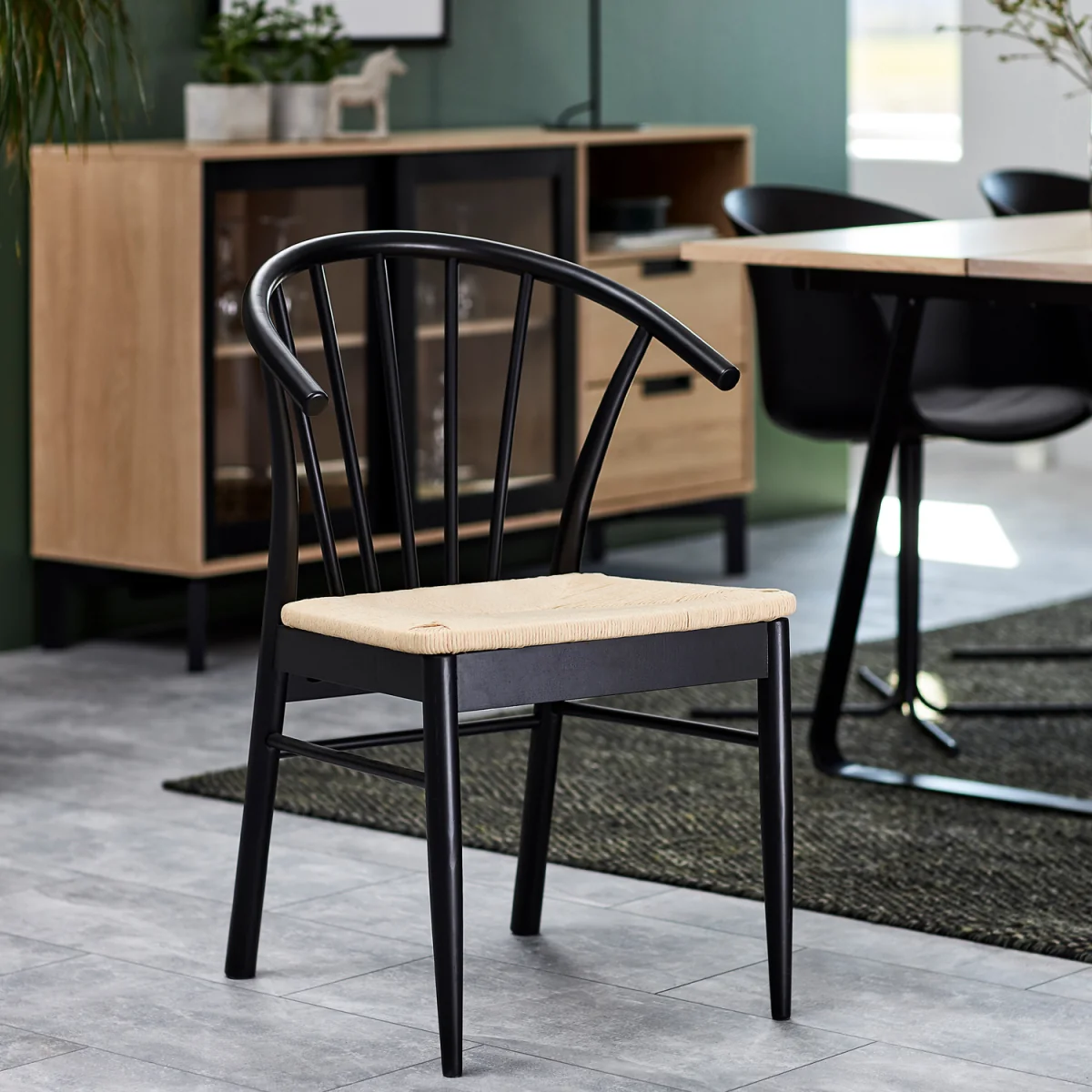 Montreux Round Ext Table Black 115-154 + 4 Cassandra Chairs Black - Black – image 6
