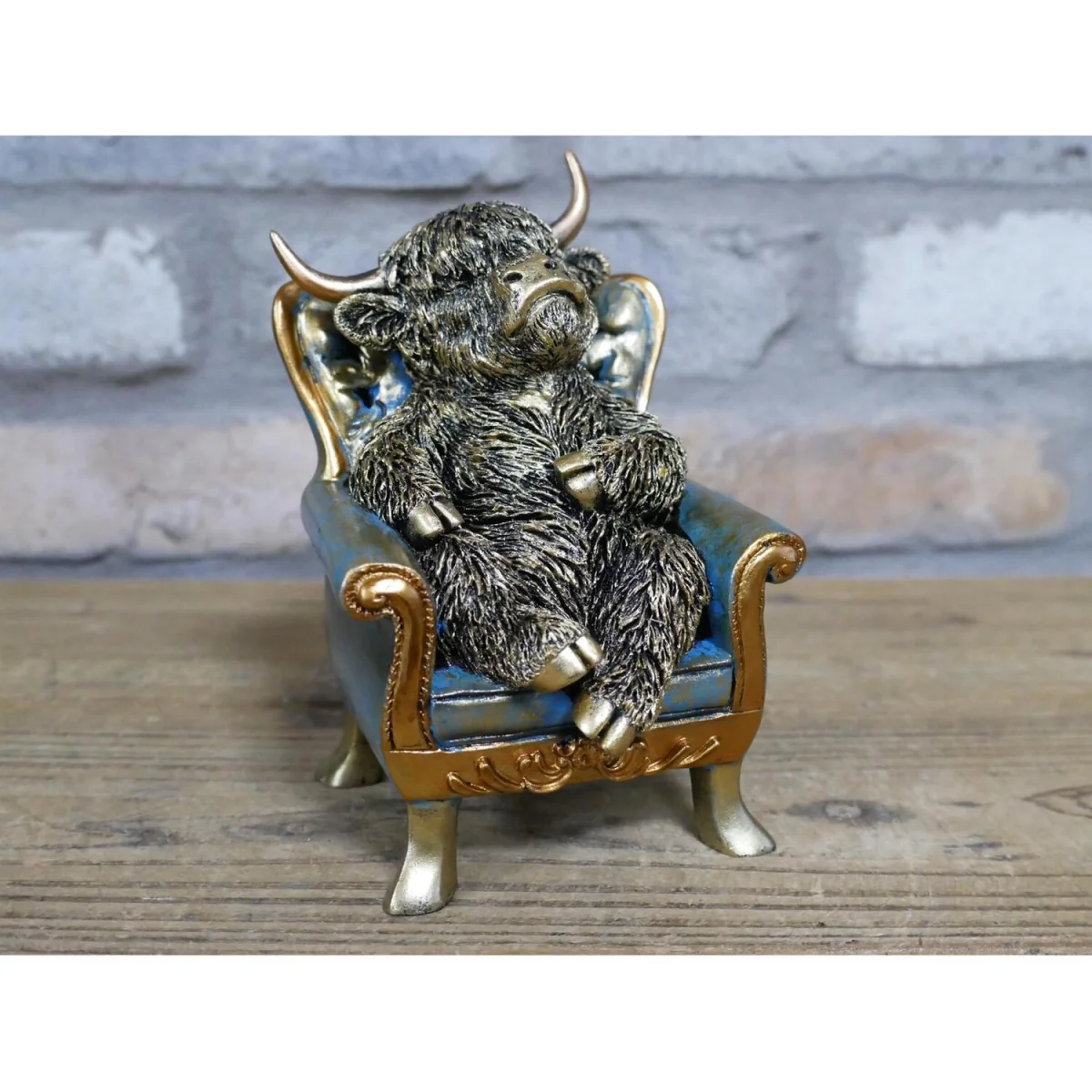Highland Cow On A Chair - Gold – image 4