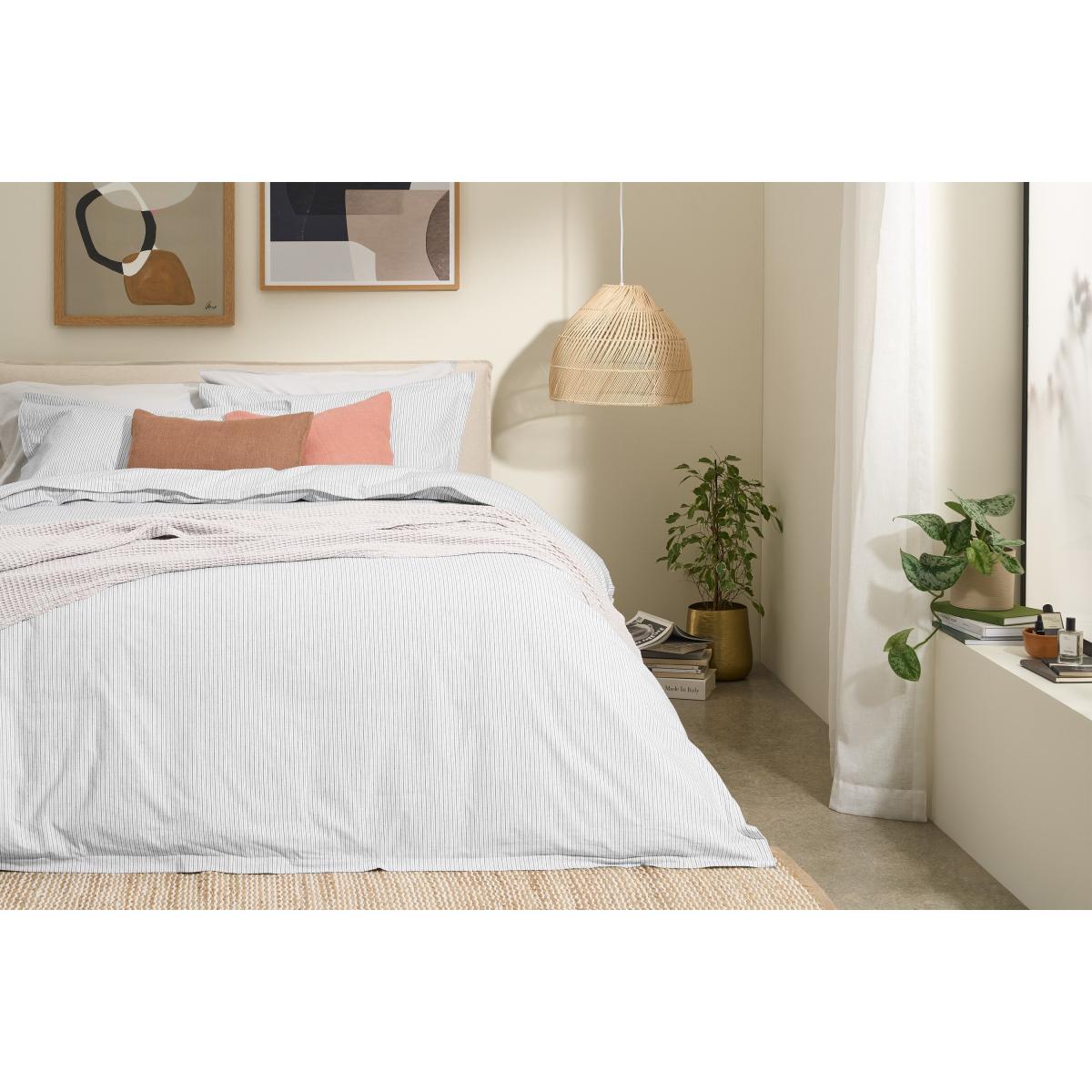 Laith 100% Organic Cotton Cover + 2 Pillowcases, King, Navy – image 3