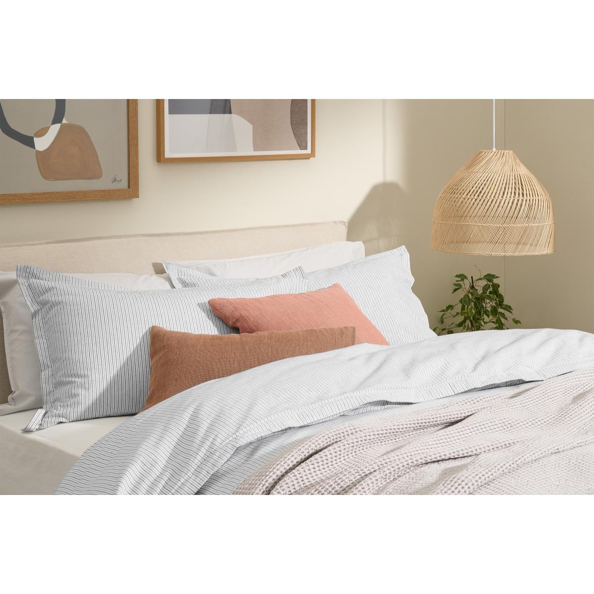 Laith 100% Organic Cotton Cover + 2 Pillowcases, King, Navy – image 4