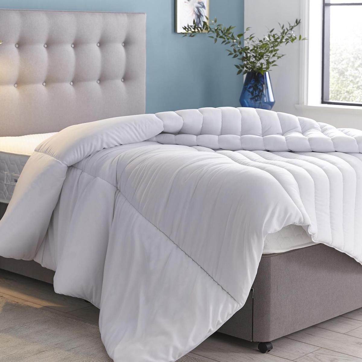 4.5-7.5 Dual Tog Duvet Perfect for Partners Cool Warm Side Bedding - White / King size – image 1