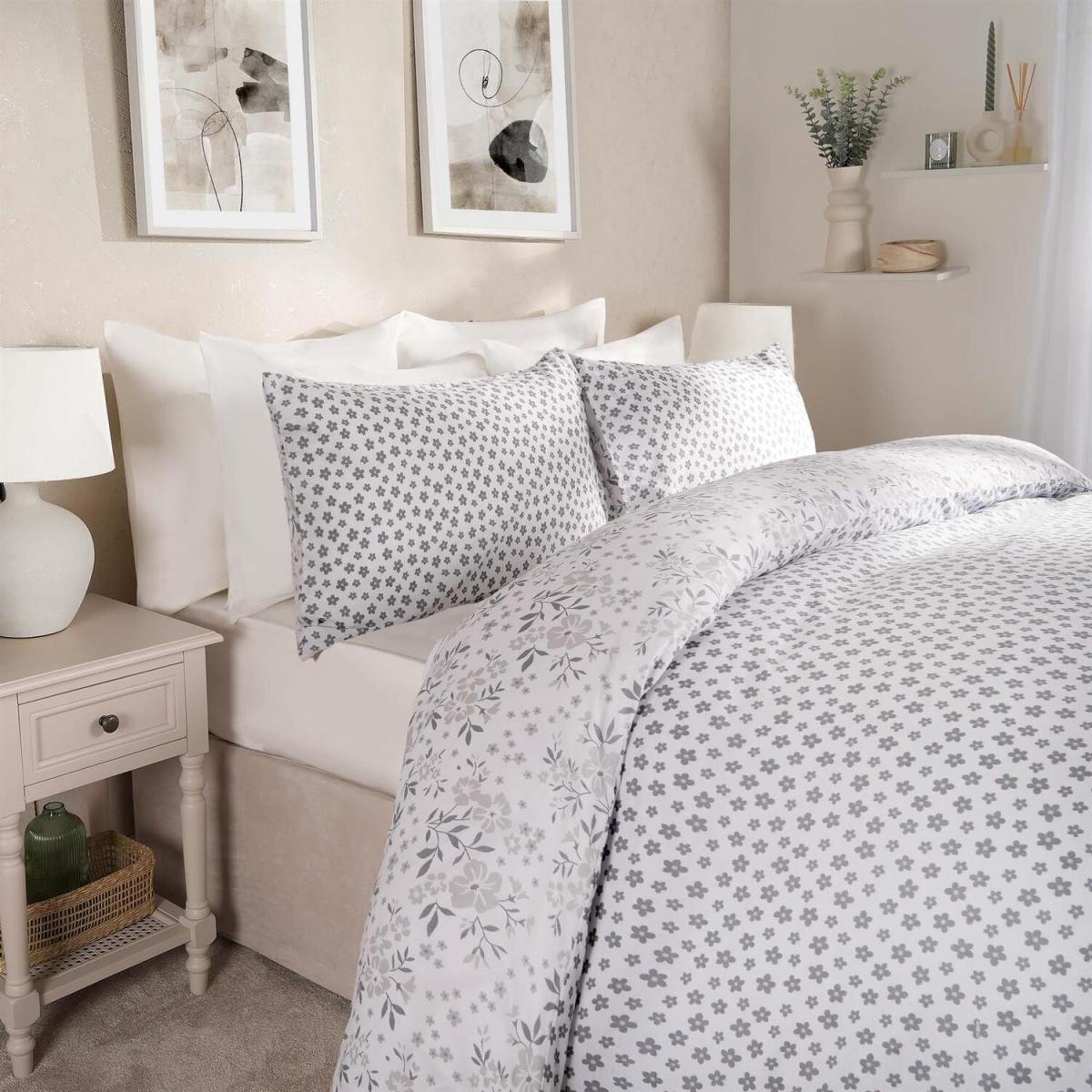 Ditsy Floral Print Duvet Set - Grey / King – image 4