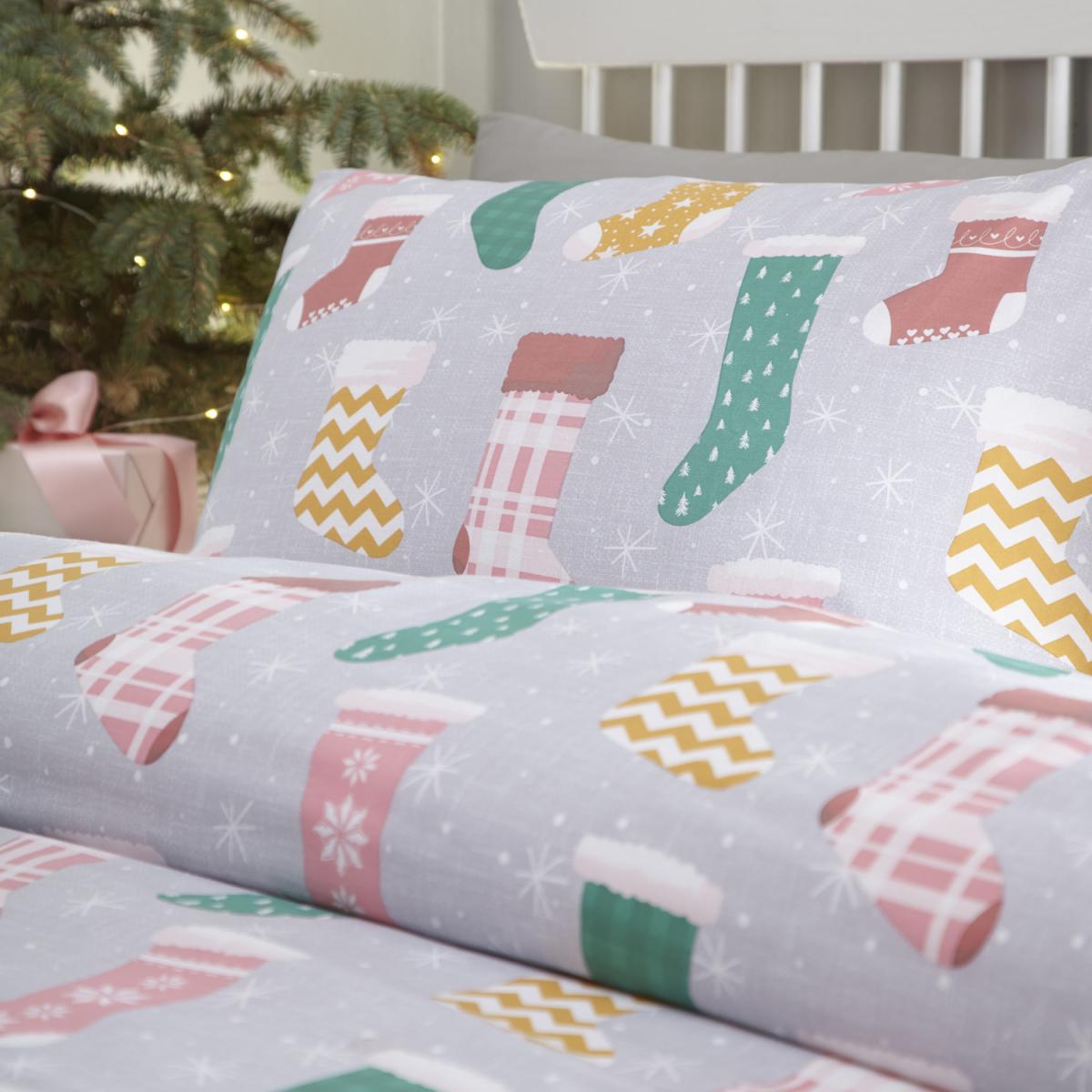 Christmas Stockings Reversible Kingsize Duvet Set - Christmas Stocking Kingsize Duvet Set – image 2