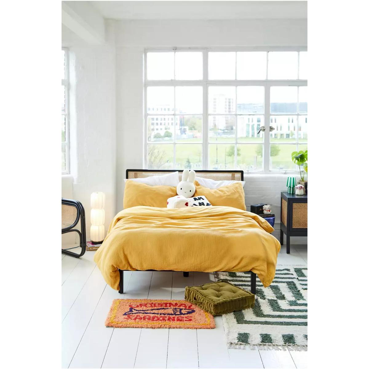 Crinkle Duvet Set - Yellow King at Urban Outfitters – image 2
