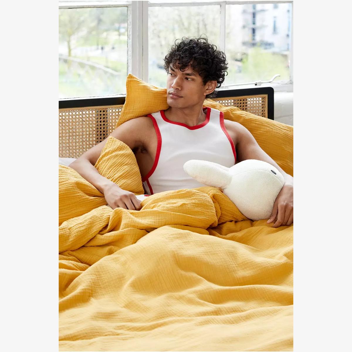 Crinkle Duvet Set - Yellow King at Urban Outfitters – image 1
