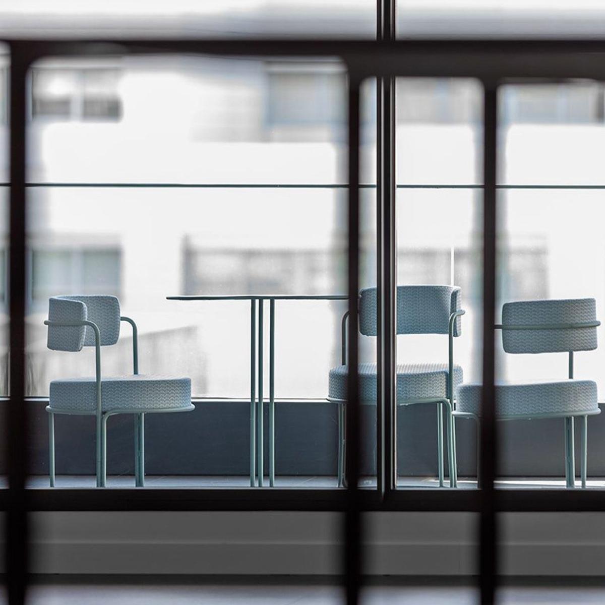 Lite Blue Paradiso Chair – image 3