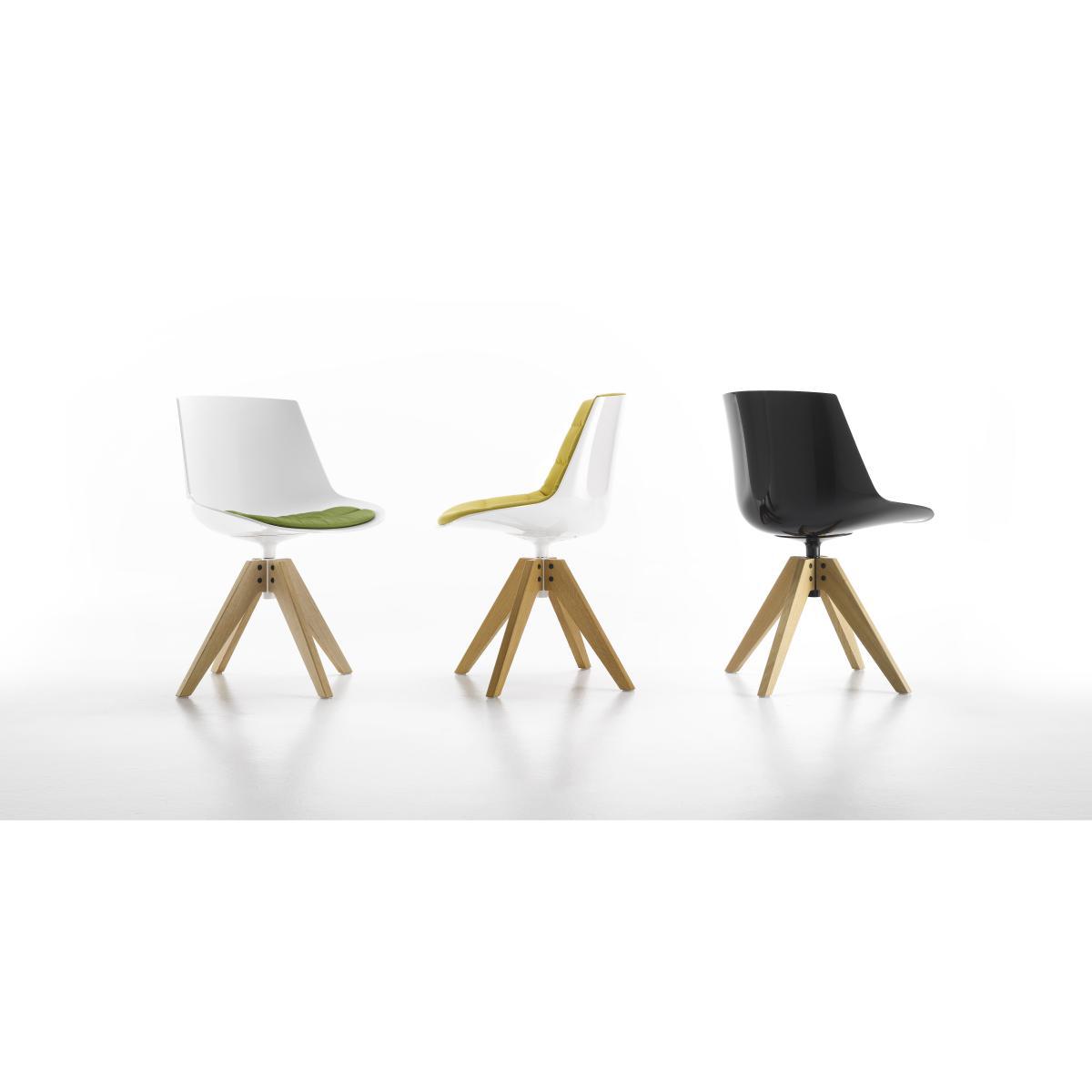 Flow Swivel chair - 4 VN oak legs by MDF Italia White/Natural wood – image 2