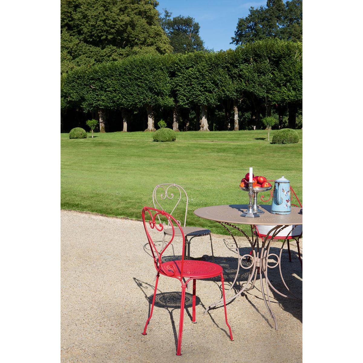 1900 Stacking chair - / Metal by Fermob Red – image 3