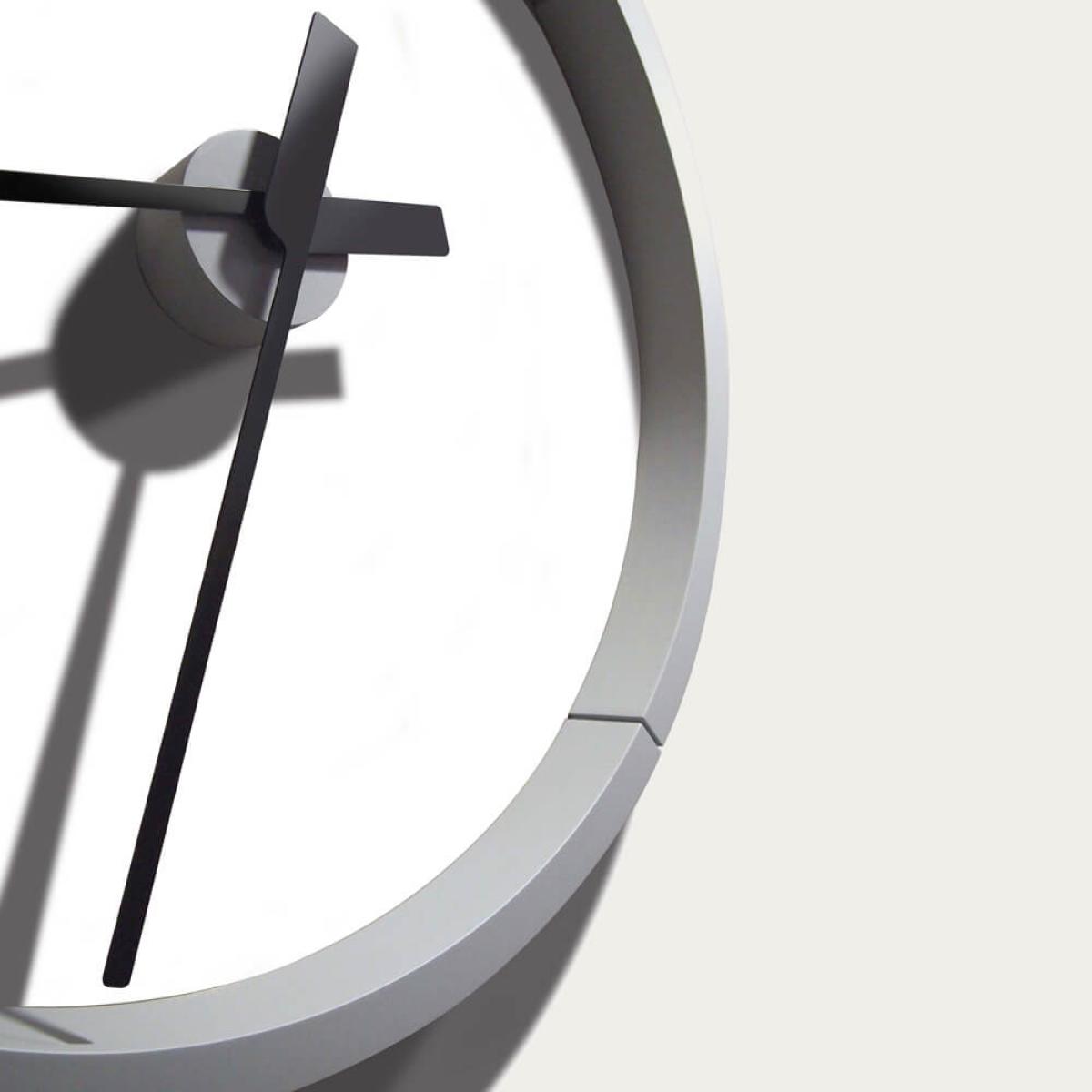 Silver/Black Glamour Wall Clock – image 4