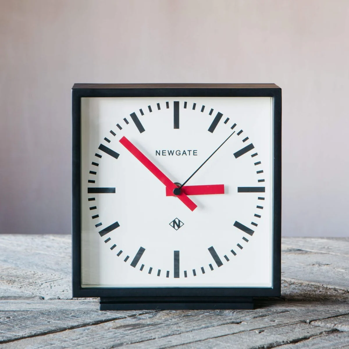 Red Square Mantel Clock – image 2