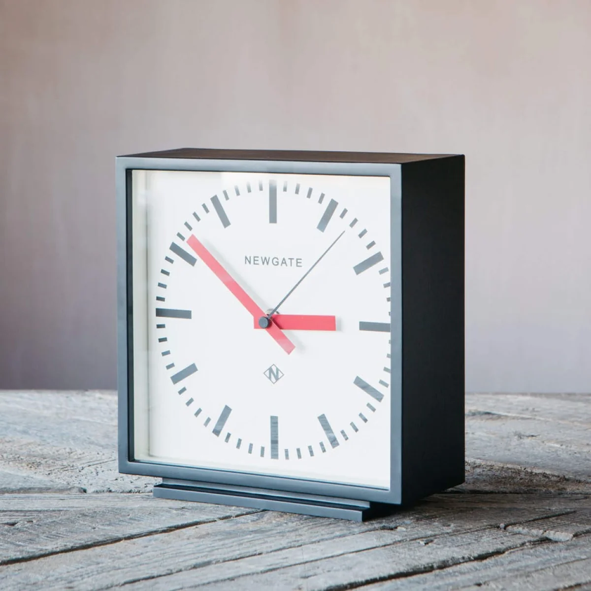 Red Square Mantel Clock – image 3