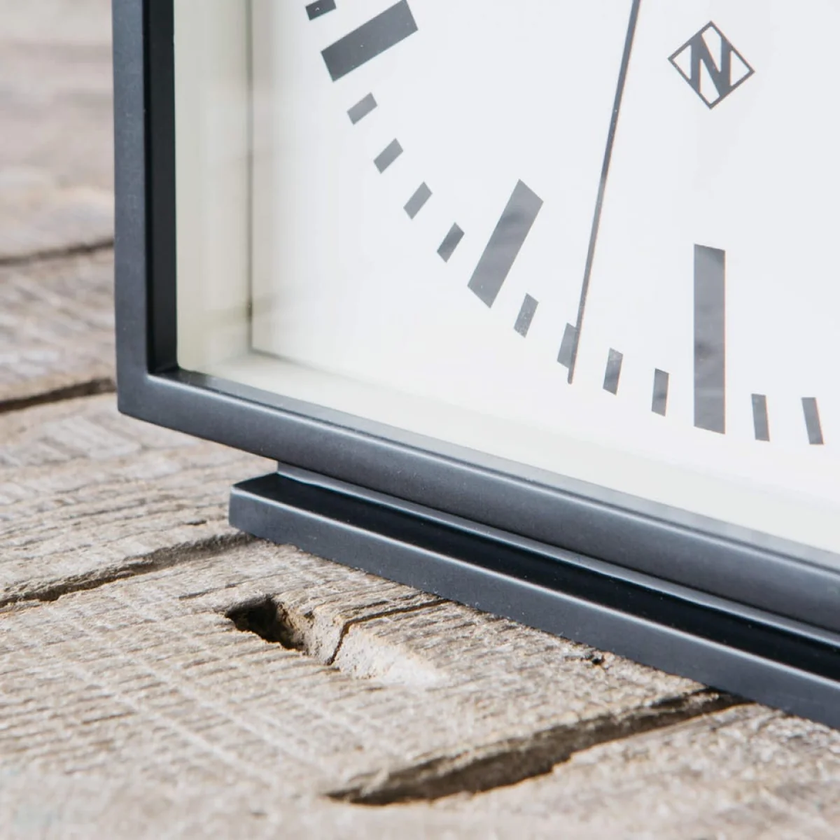 Red Square Mantel Clock – image 5