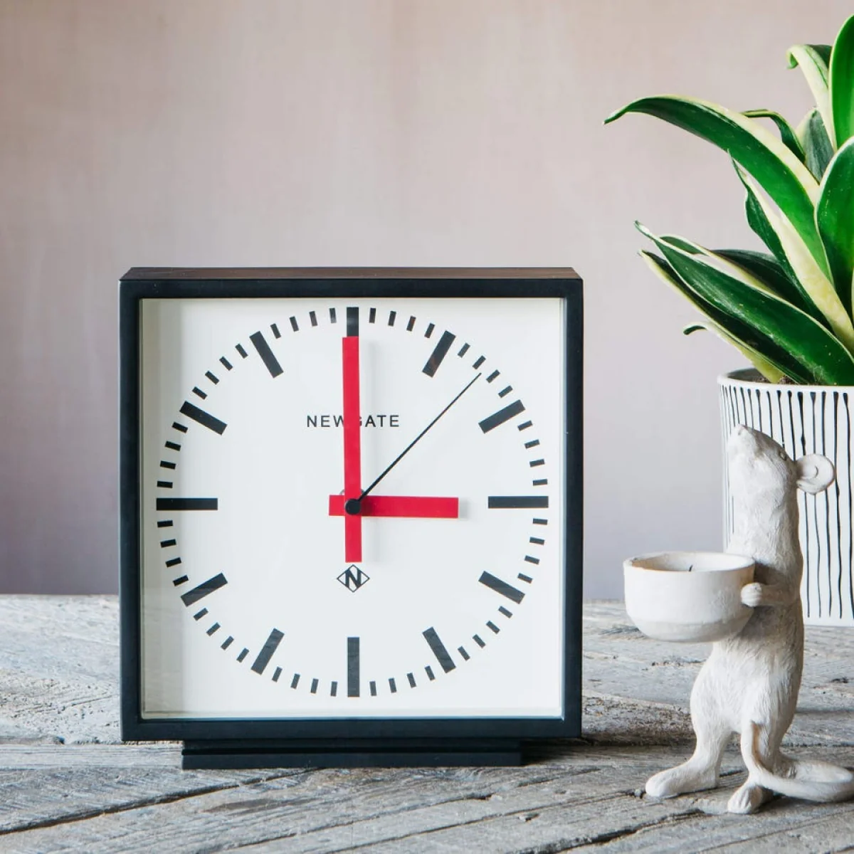 Red Square Mantel Clock – image 1