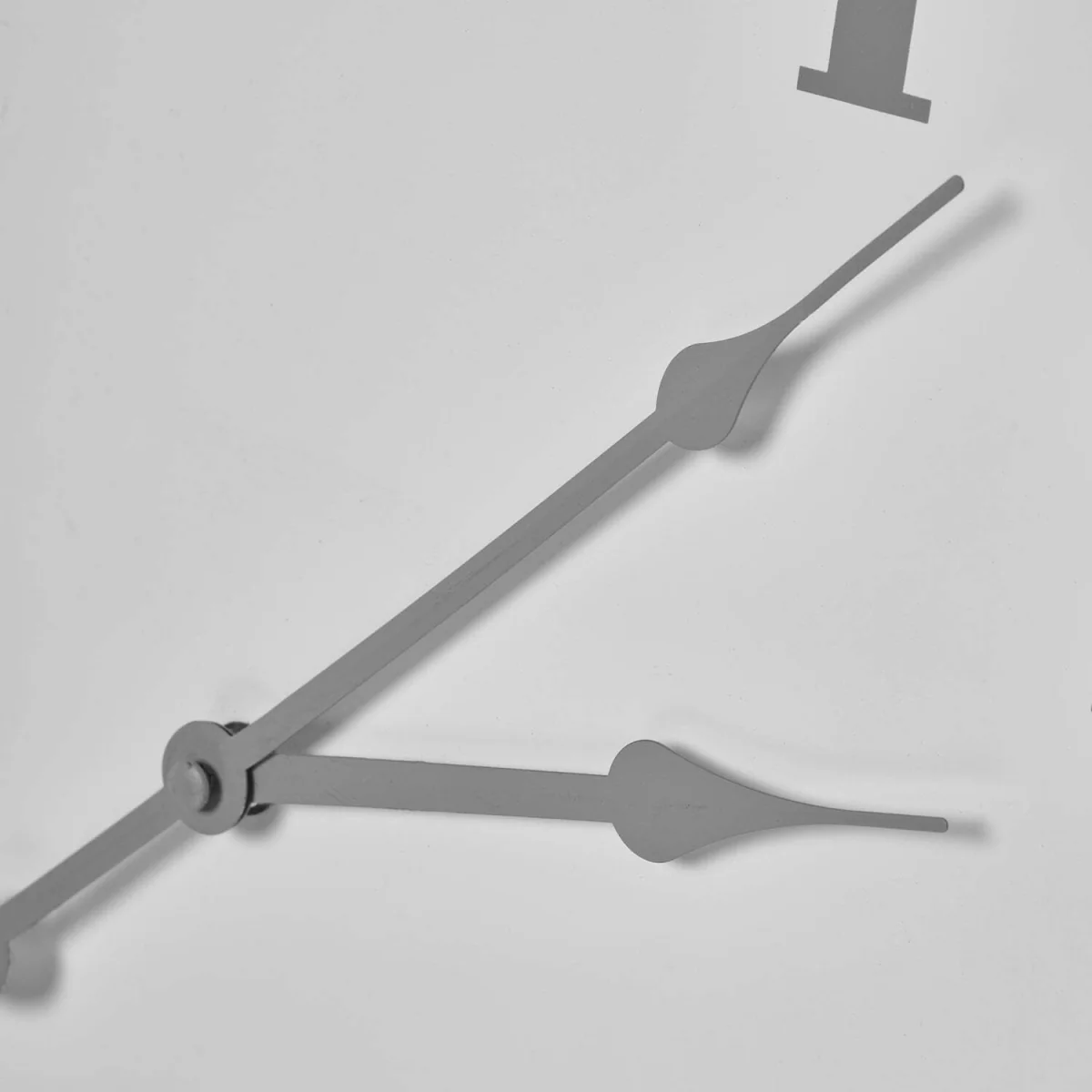 Minimalist Wall Clock with Bold Numerals - White – image 4
