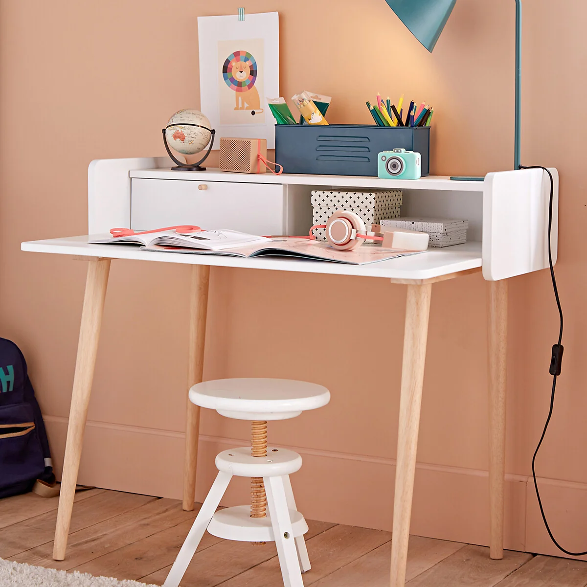 Zag Child's Desk with Extension – image 2