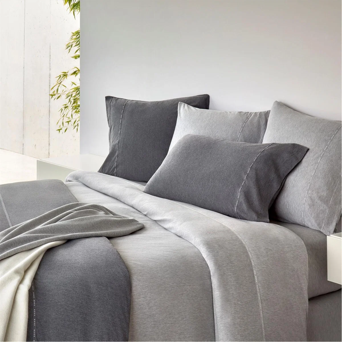 Sense Grey Duvet Cover – image 1
