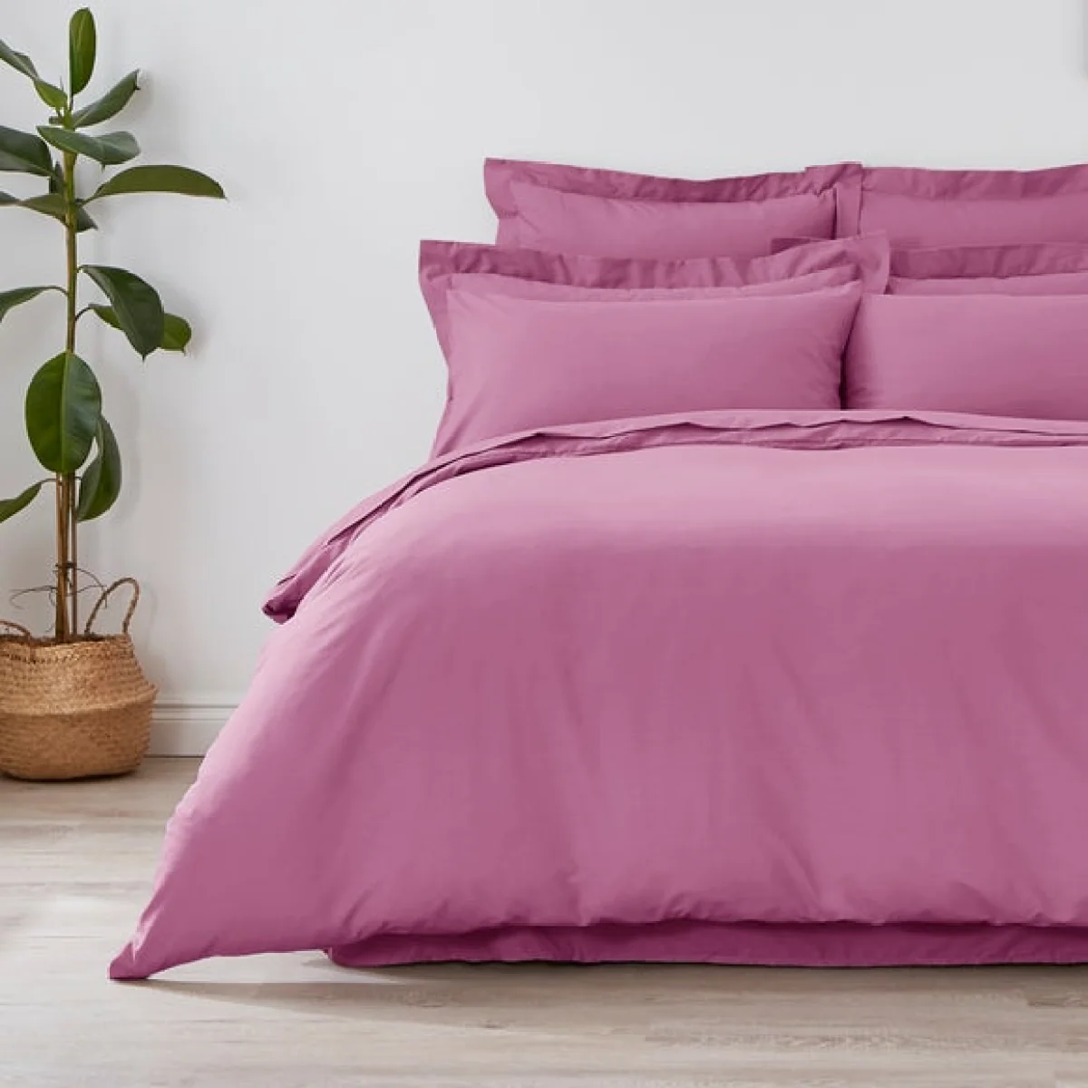 Non Iron Plain Dye Duvet Cover Pink – image 1