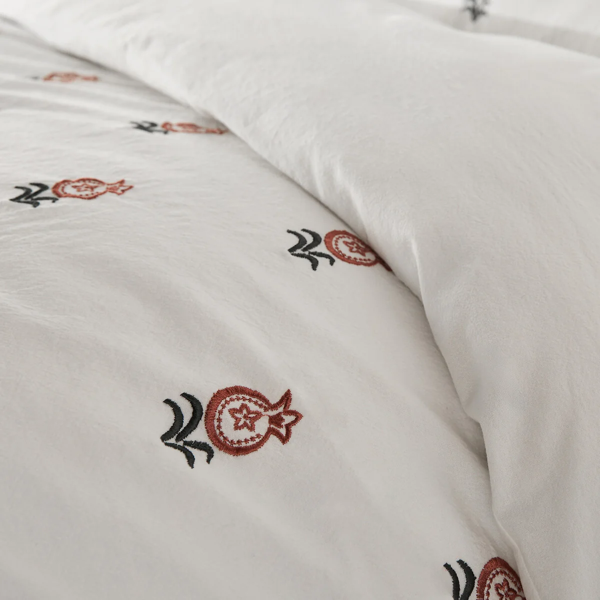 Anda Embroidered Cotton Vintage Duvet Cover – image 4
