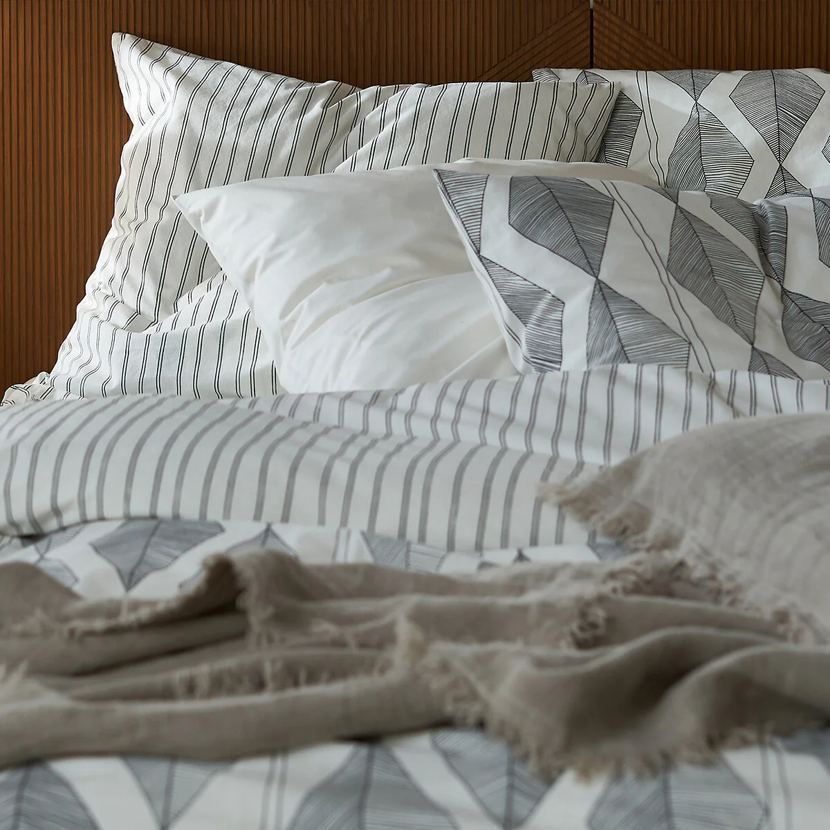 Assane Geometric 100% Washed Cotton Reversible Duvet Cover – image 2