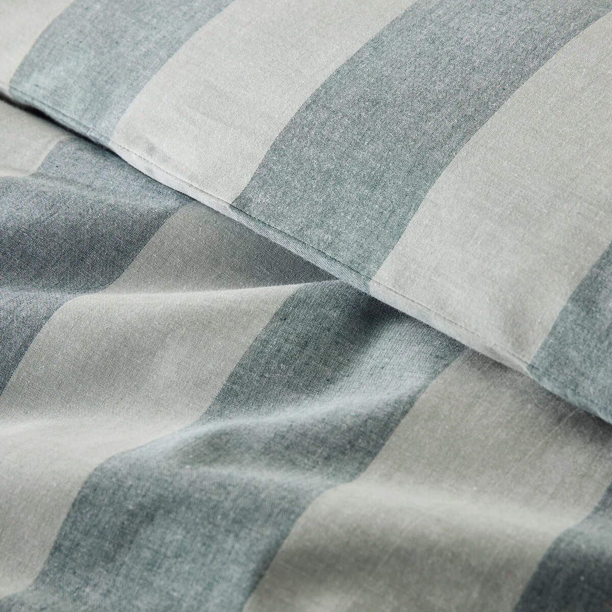 Tamori Grey-Green Duvet Cover in Cotton – image 4
