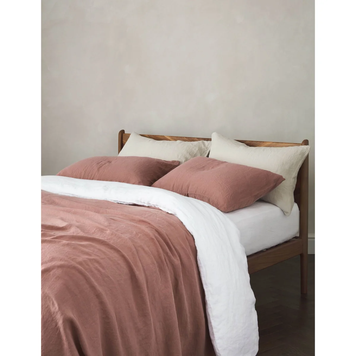 Bedfolk Pure Linen Relaxed Duvet Cover Navy – image 2