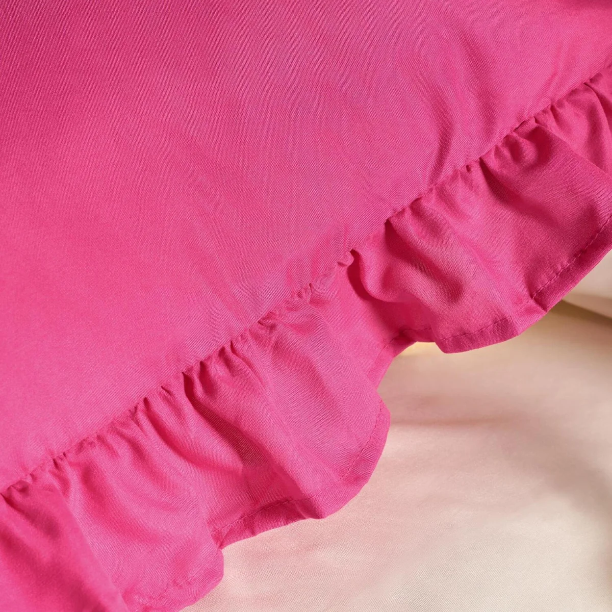 OHS Frill Edge Duvet Cover Set - Hot Pink / 48cm – image 3