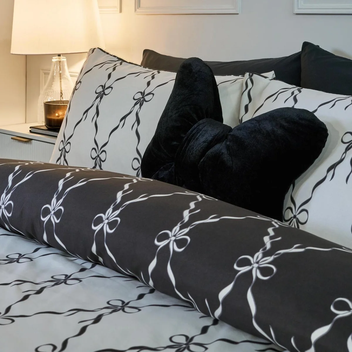 OHS Bow Ribbon Print Reversible Duvet Cover Set - Monochrome / Double / 1kg – image 2