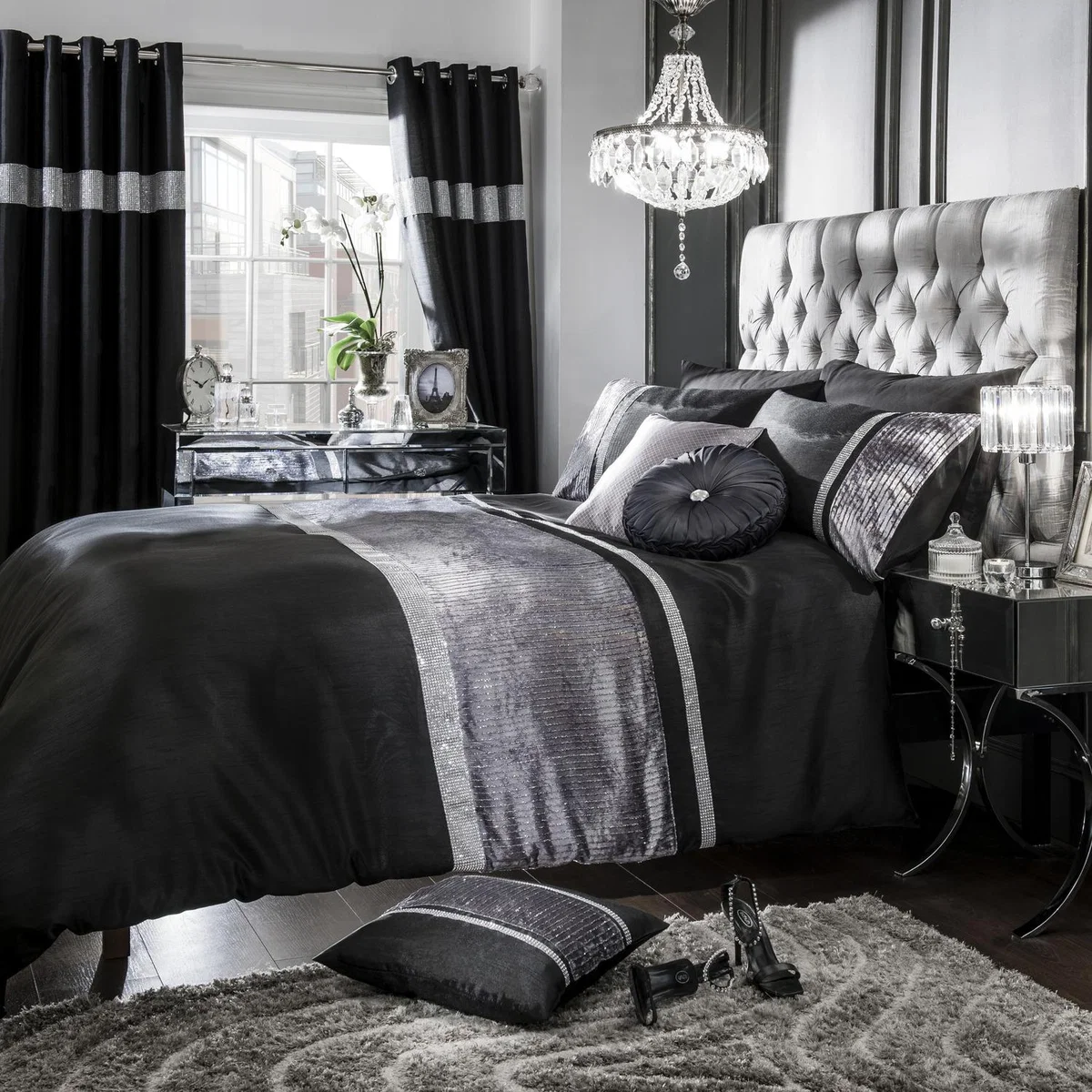 Crushed Velvet Diamante Luxurious Duvet Cover and Pillowcase Set - Black / King