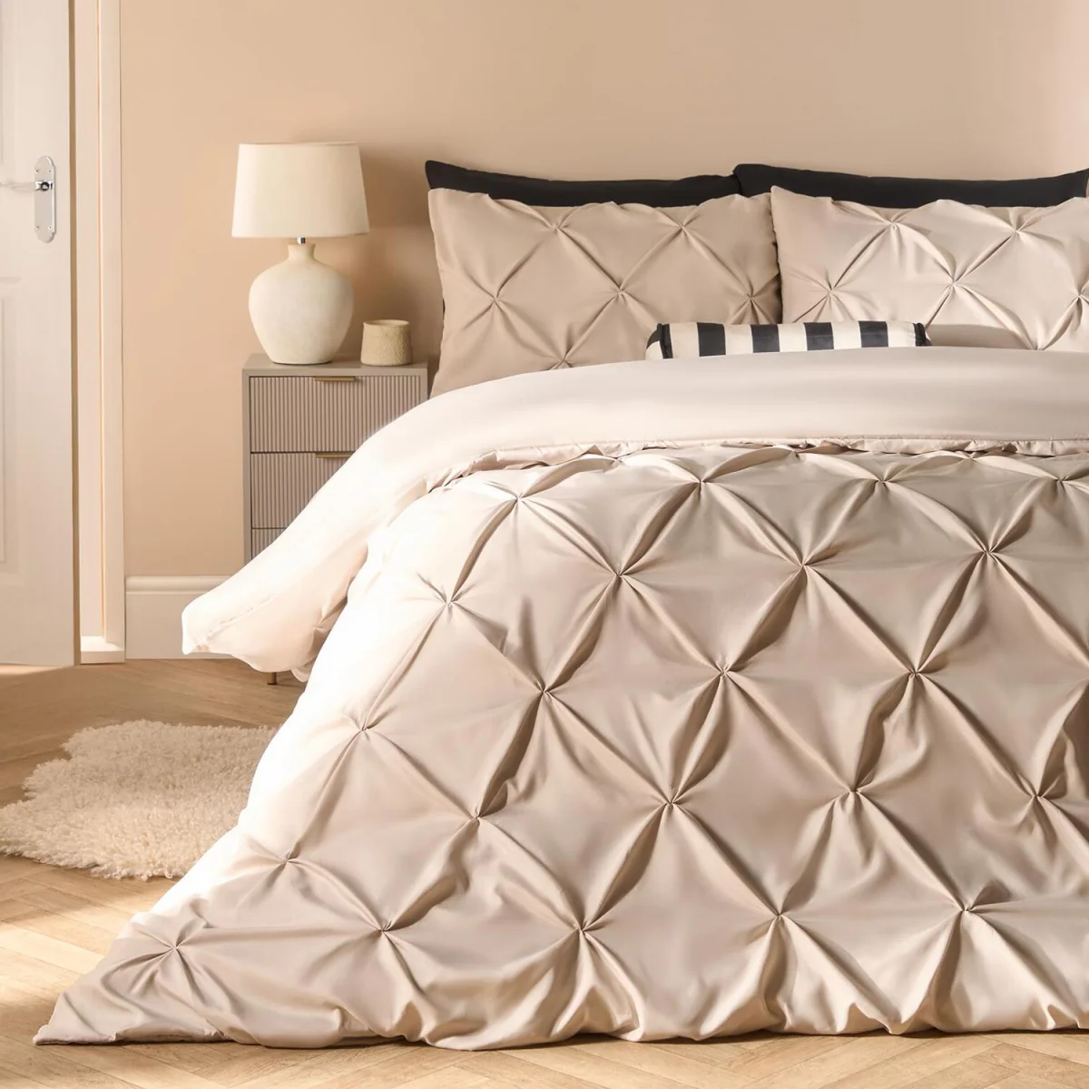 OHS Diamond Pintuck Pinch Pleat Duvet Cover Set - Natural / 1.05kg – image 2