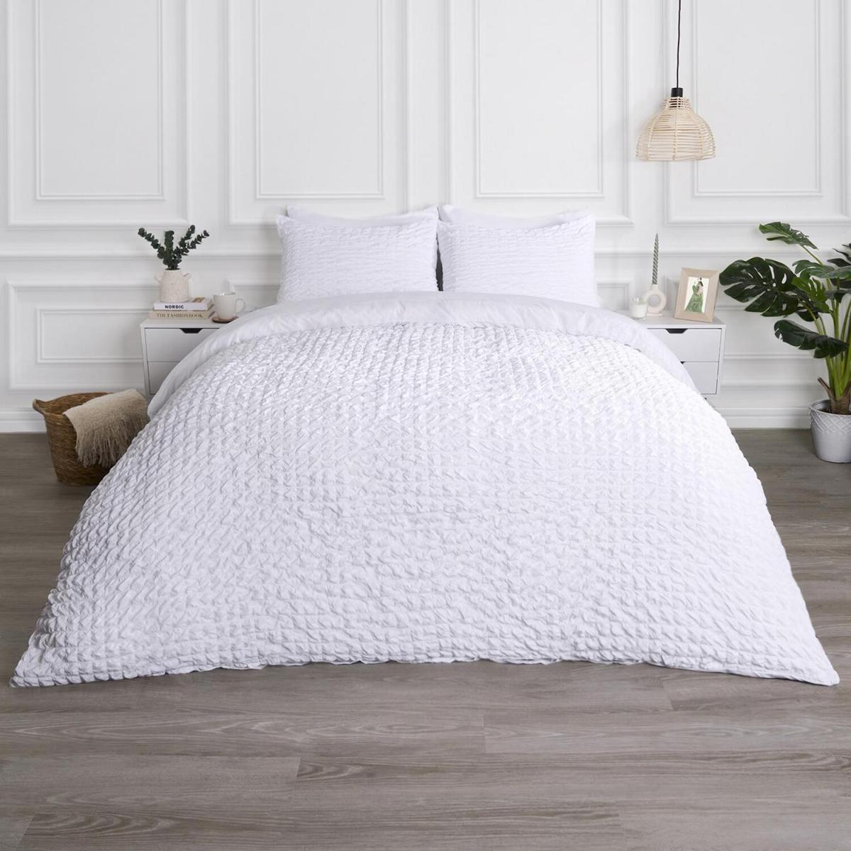 Seersucker Geo Duvet Cover Set - White / Super King