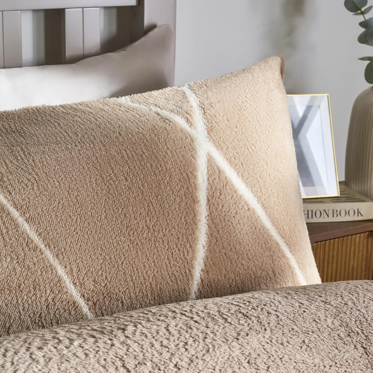 OHS Diamond Check Teddy Fleece Duvet Cover Set - Natural / 31cm / 1.96kg – image 1