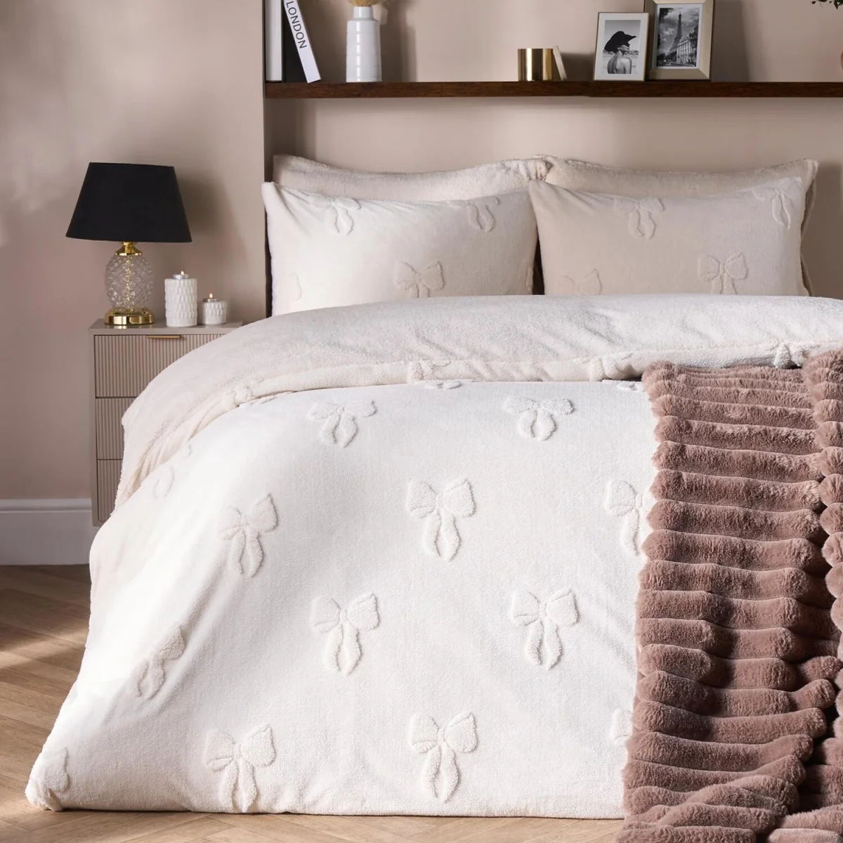 OHS Bows Tufted Teddy Fleece Duvet Cover Set - Ivory / 1.35kg – image 2