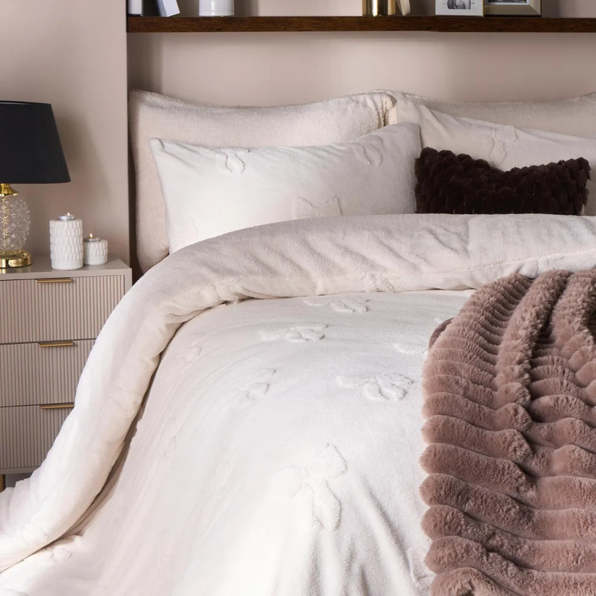 OHS Bows Tufted Teddy Fleece Duvet Cover Set - Ivory / 1.35kg – image 3