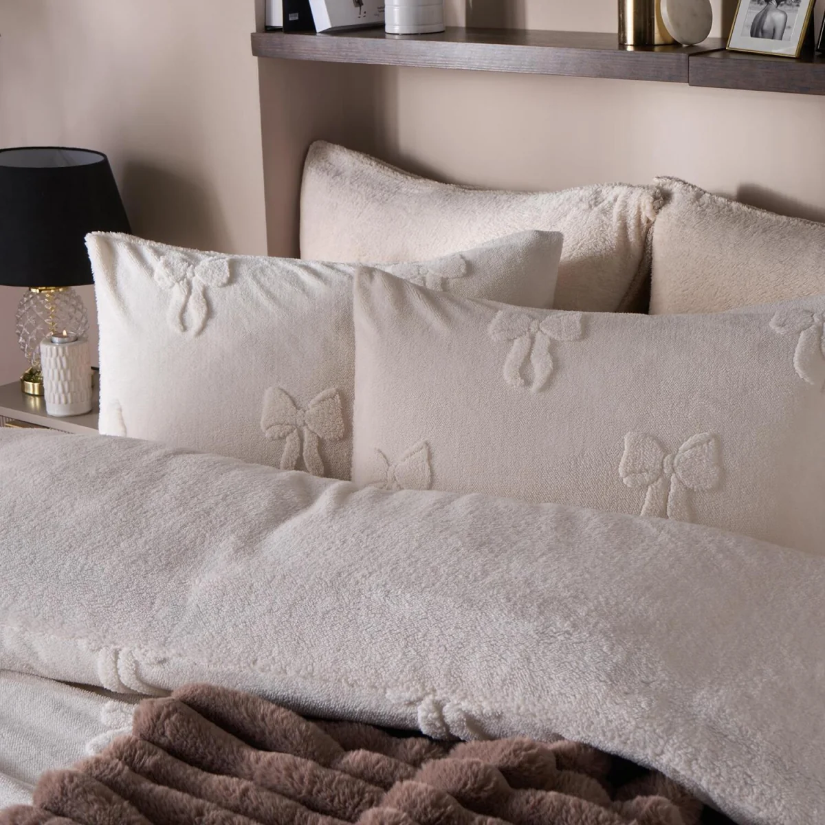 OHS Bows Tufted Teddy Fleece Duvet Cover Set - Ivory / 1.35kg – image 4