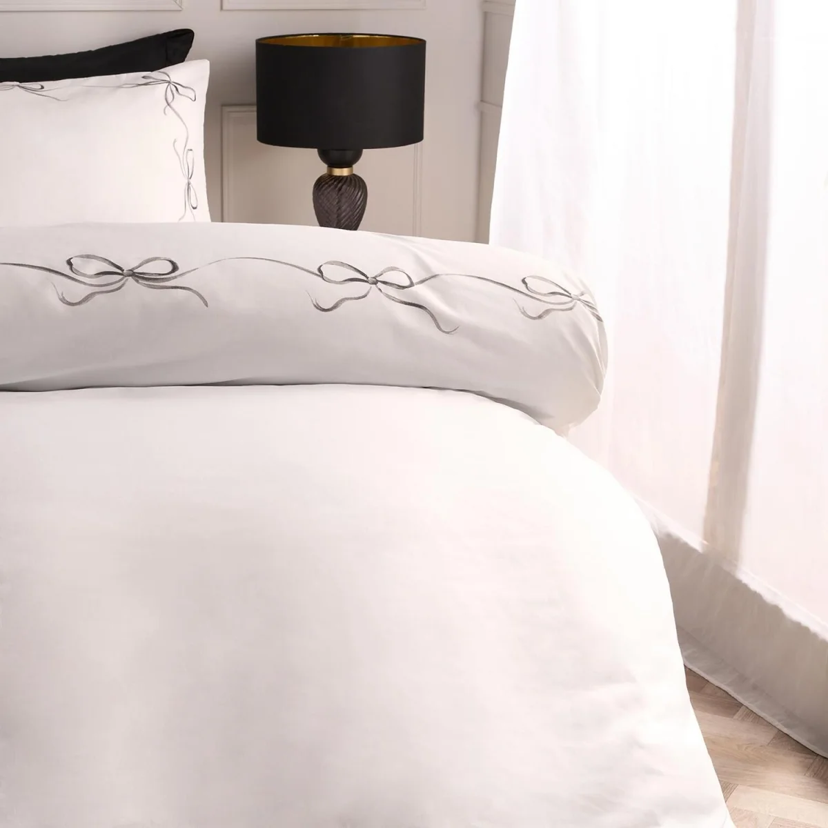 OHS Bow Border Duvet Cover Set - White/Black / 0.8kg – image 4
