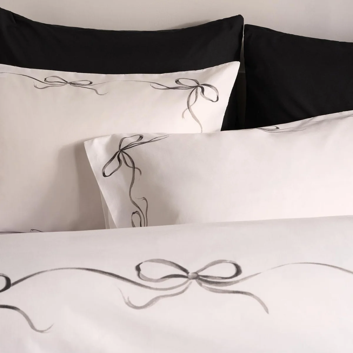 OHS Bow Border Duvet Cover Set - White/Black / 0.8kg – image 1