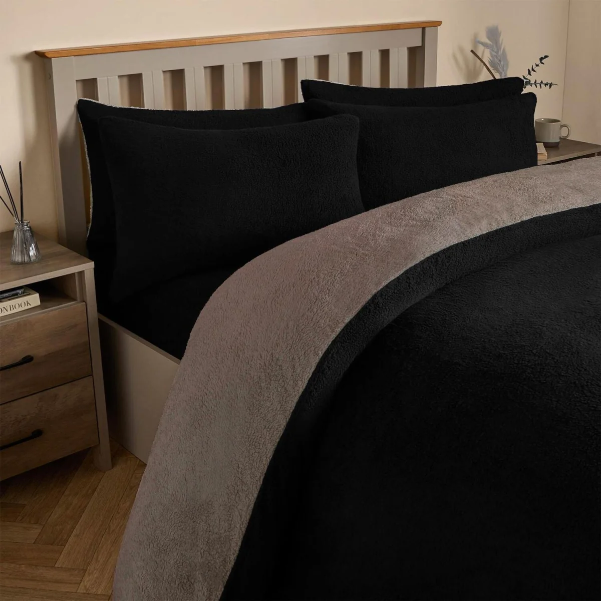OHS Teddy Fleece Reversible Duvet Cover Set - Black/Natural / 32cm / 1.67kg – image 3
