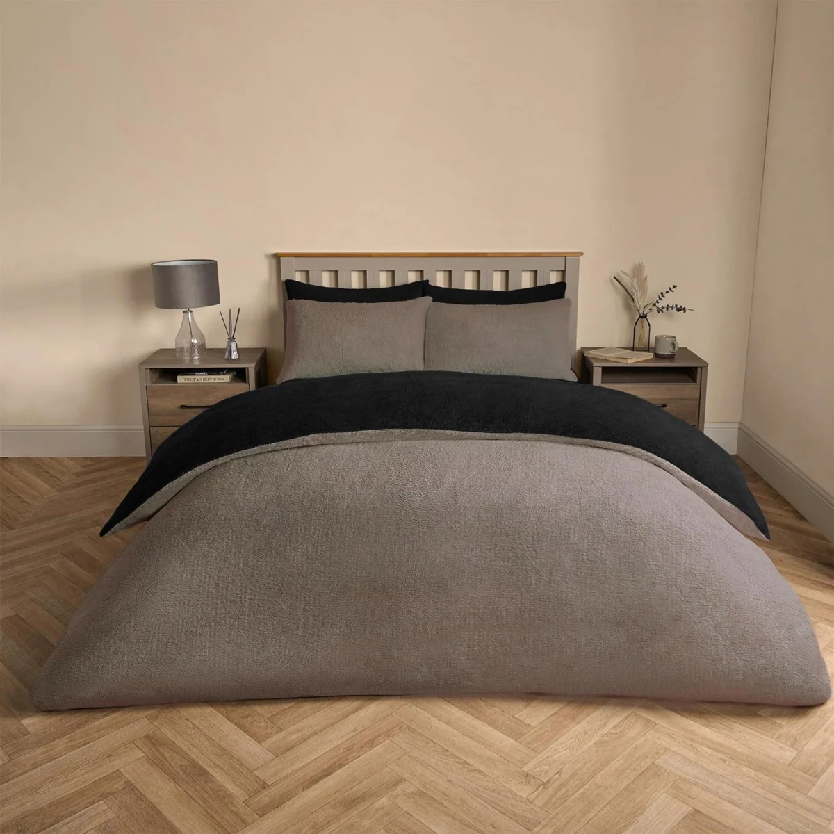 OHS Teddy Fleece Reversible Duvet Cover Set - Black/Natural / 32cm / 1.67kg – image 4