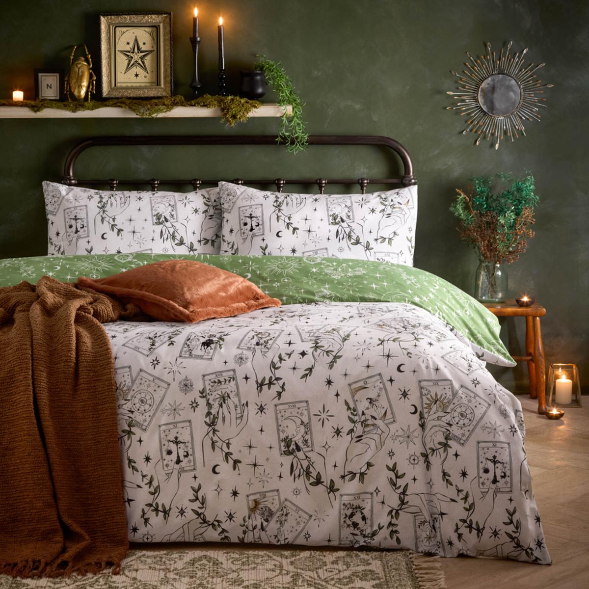 Celestial Stories Printed Reversible Duvet Cover Set - Green / Superking