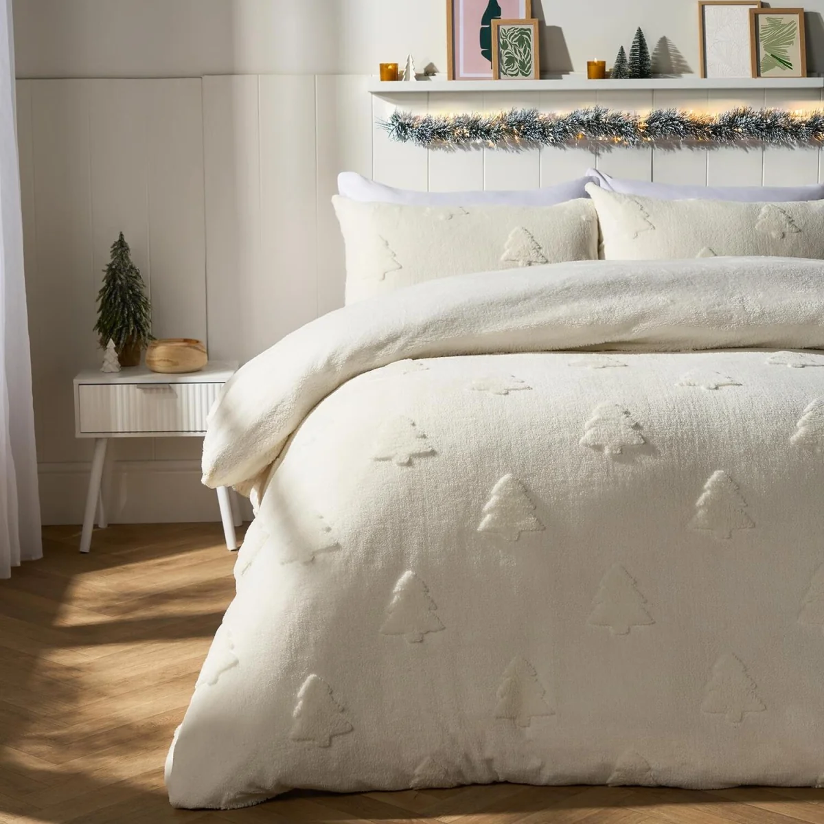 OHS Winter Tree Tufted Teddy Fleece Duvet Cover Set - White / Double – image 2