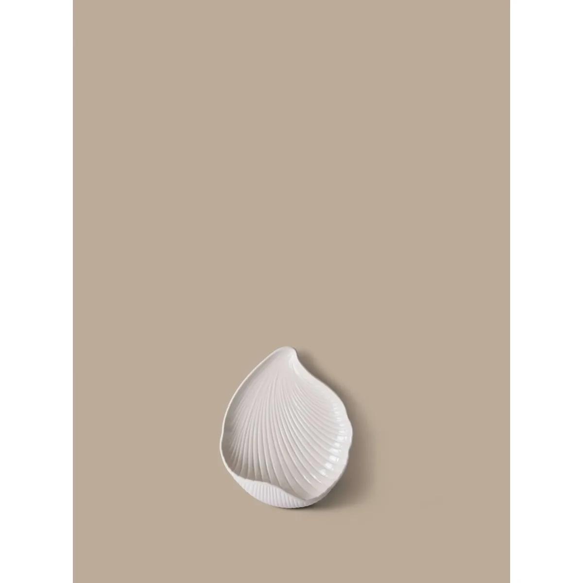 Ferm Living Shell wall candle holder Off-white 24x9.5x28.2 cm – image 2