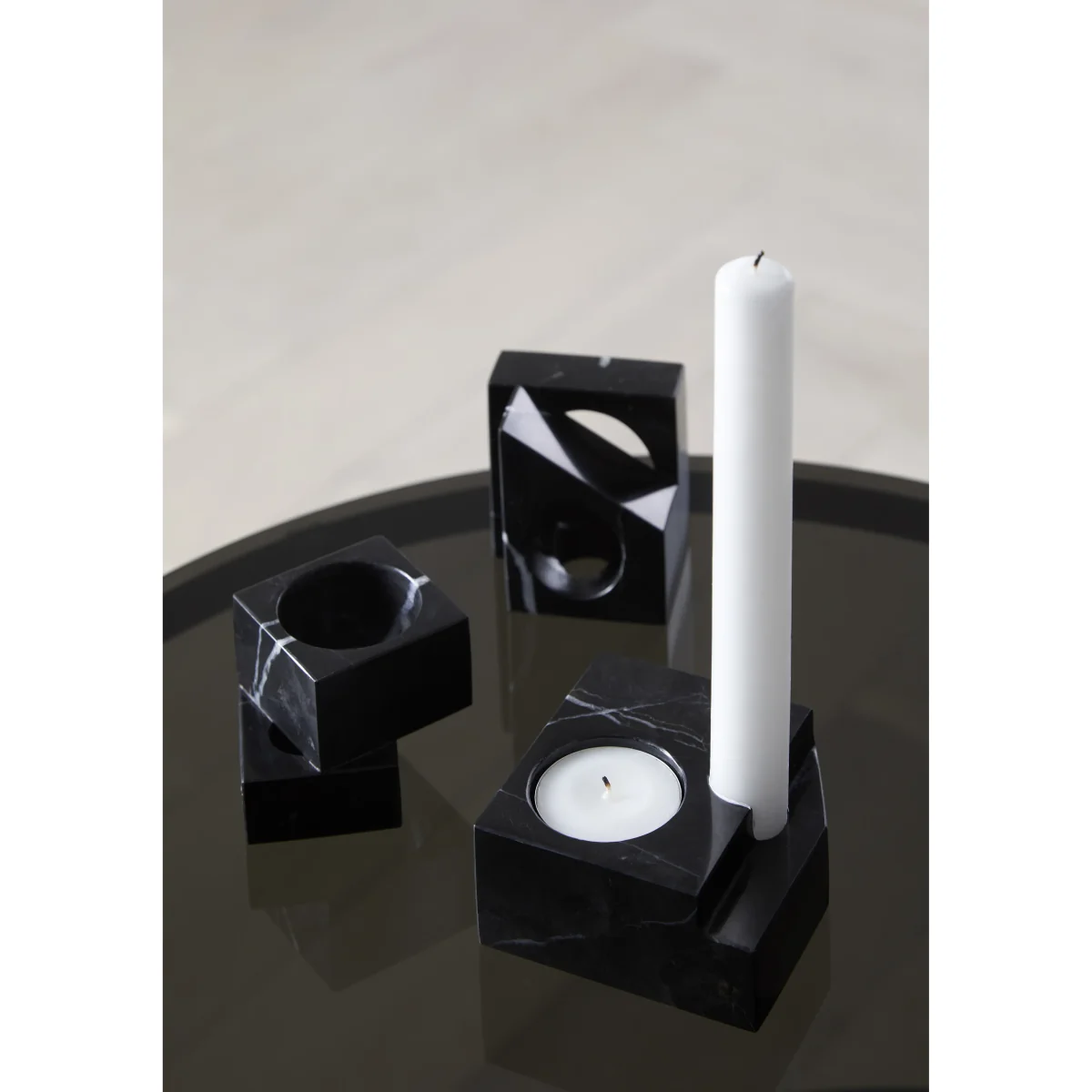 Woud Jeu de dés 3 candle holder marble Black – image 3